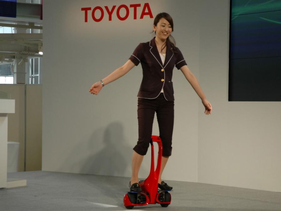  Toyota Winglet Personal Transport Assistance Robot 2008 года  (фото 6 из 8)